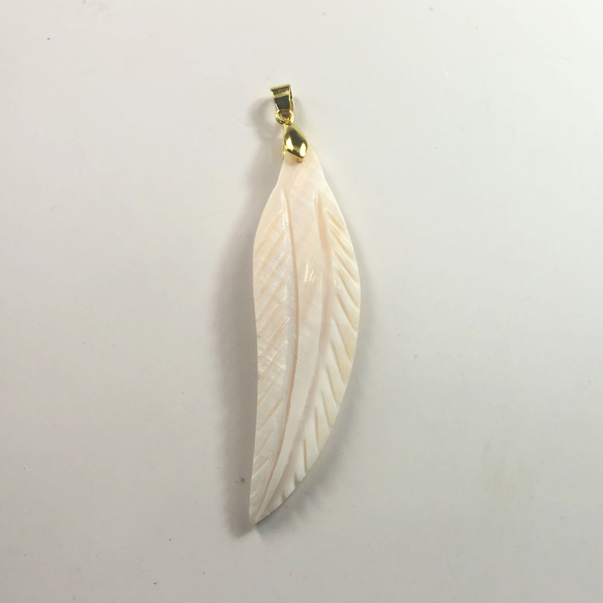 White Shell Long Leaves (Pendant) 20x0.4x83mm