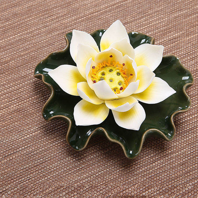 8:White Lotus   Dark Green Base (Three Holes)