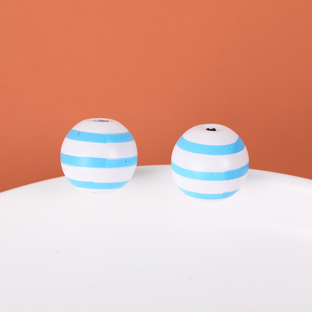 4:Light blue horizontal stripes on white