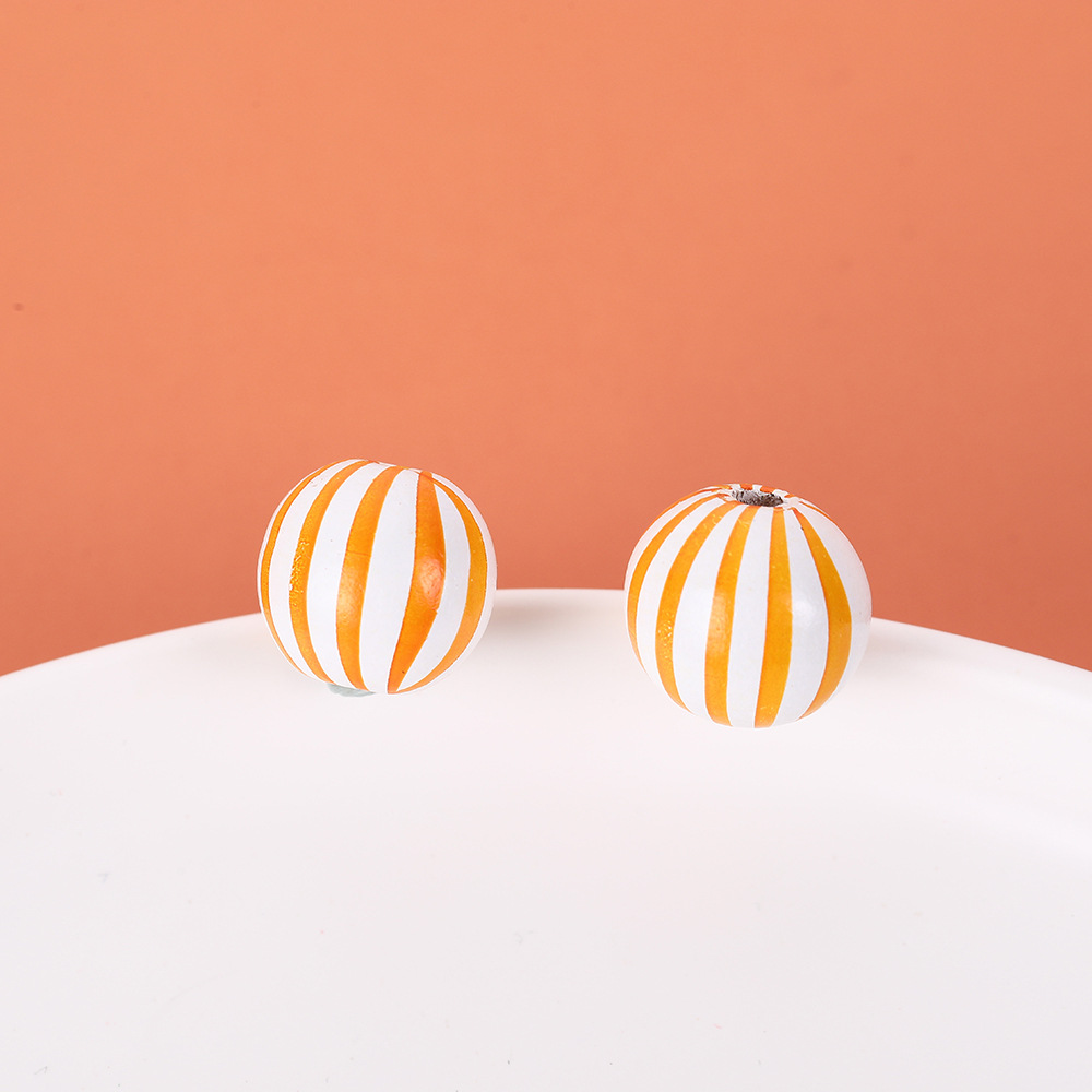 5:Orange vertical stripes on white