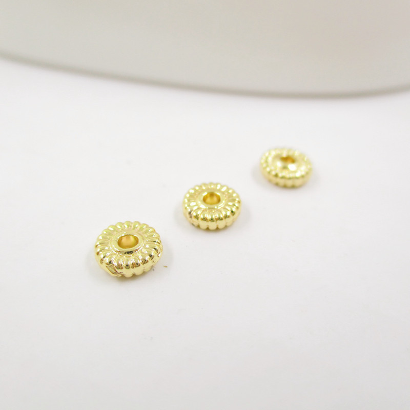 2:Threaded flat bead