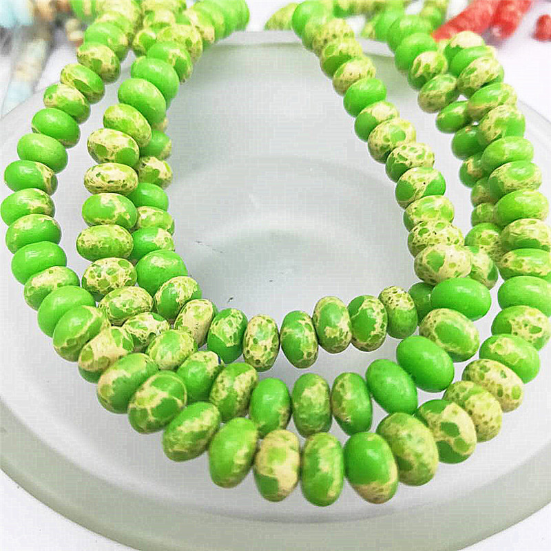 Grass green belt flower 4*6mm (83 pieces/strand)