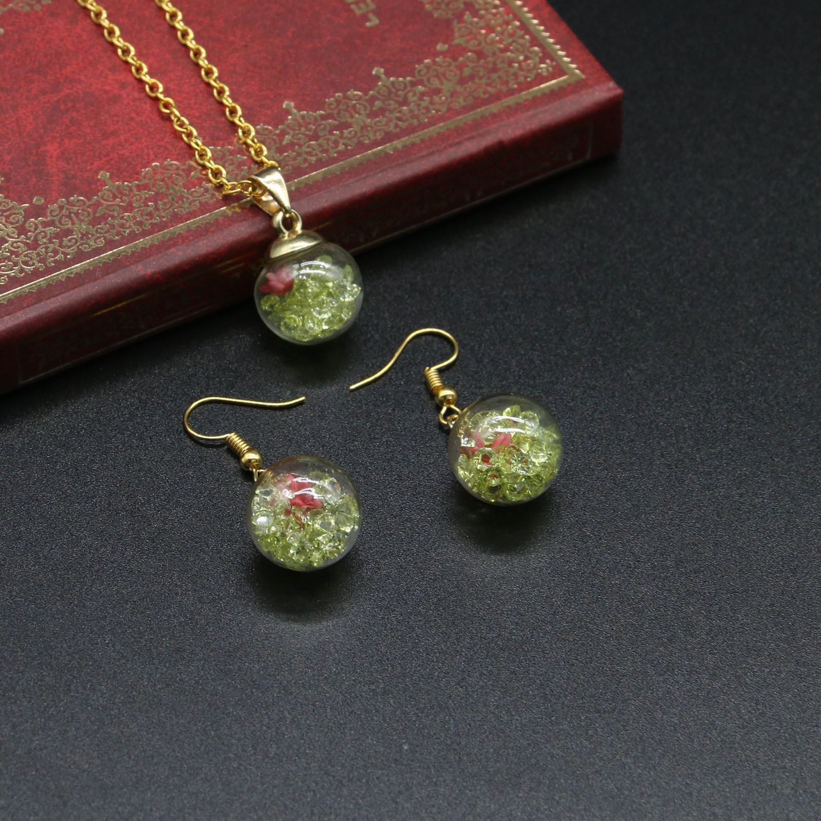 7:Green Rhinestone + Red Dried Flower