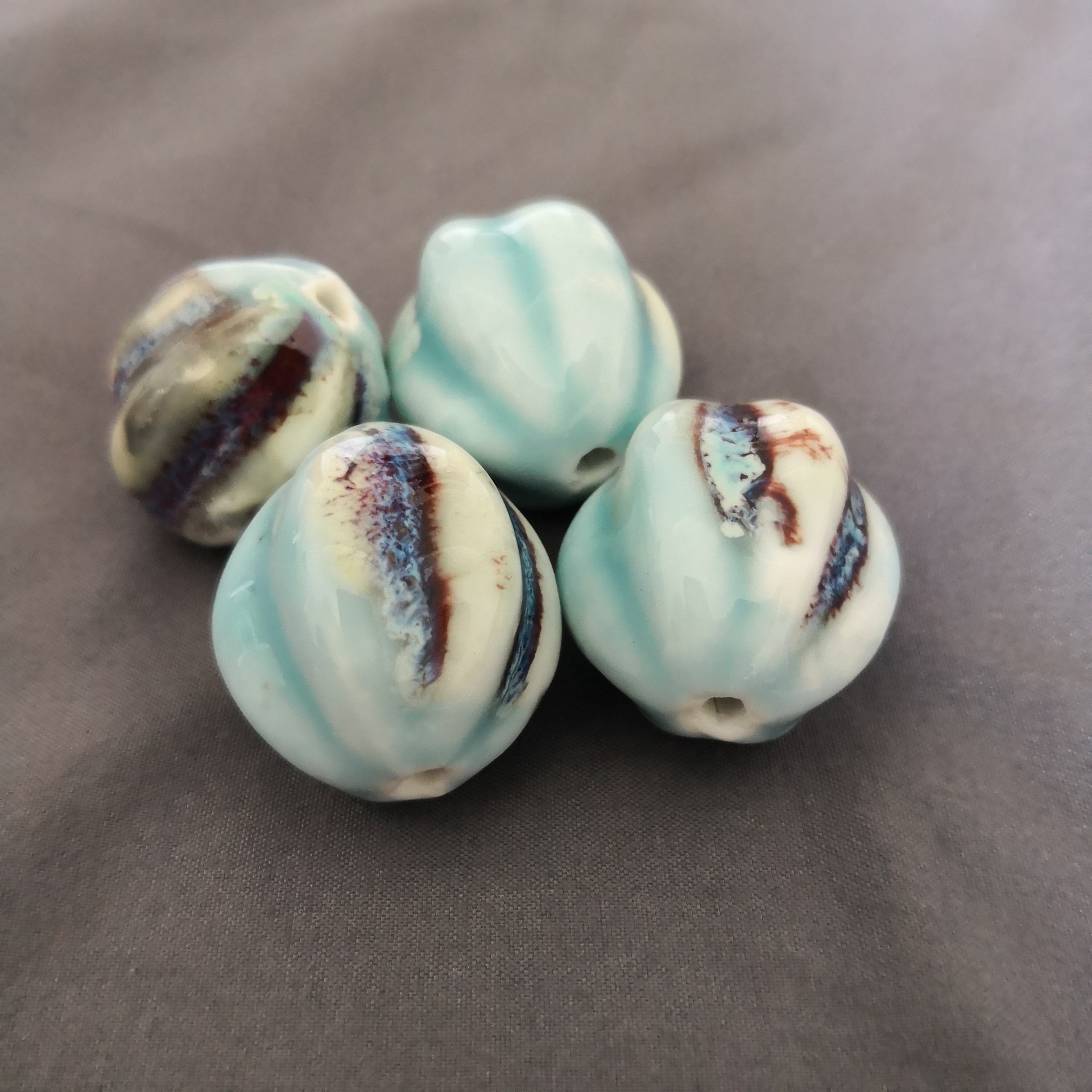 2:Big Melon Pearl Blue, 25x23mm