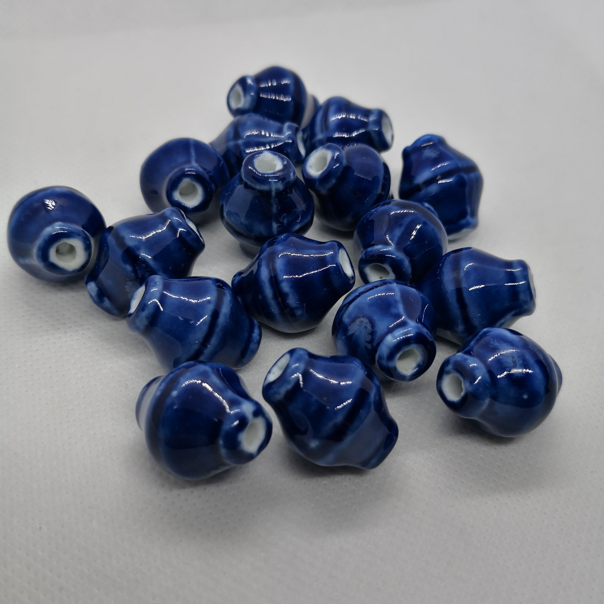 7:Vase Sapphire Blue, 22x16mm