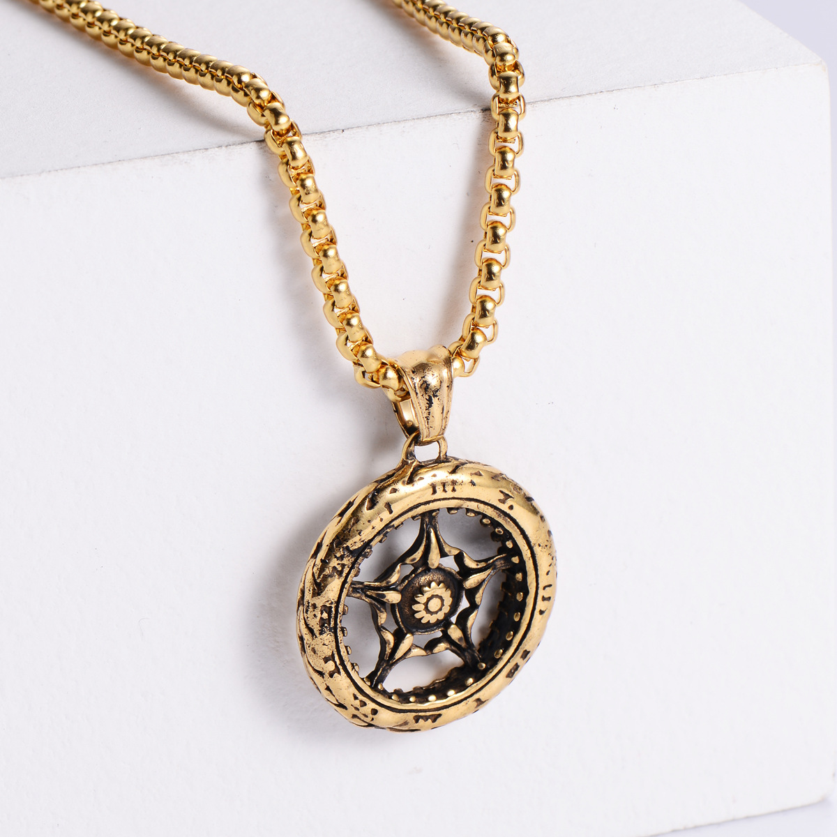 【 Gold 】 Tire pendant