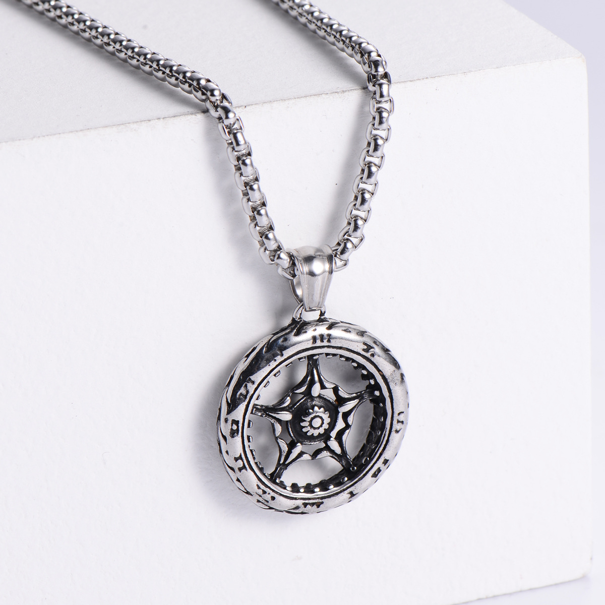 2:【Steel Color】 Tire Pendant