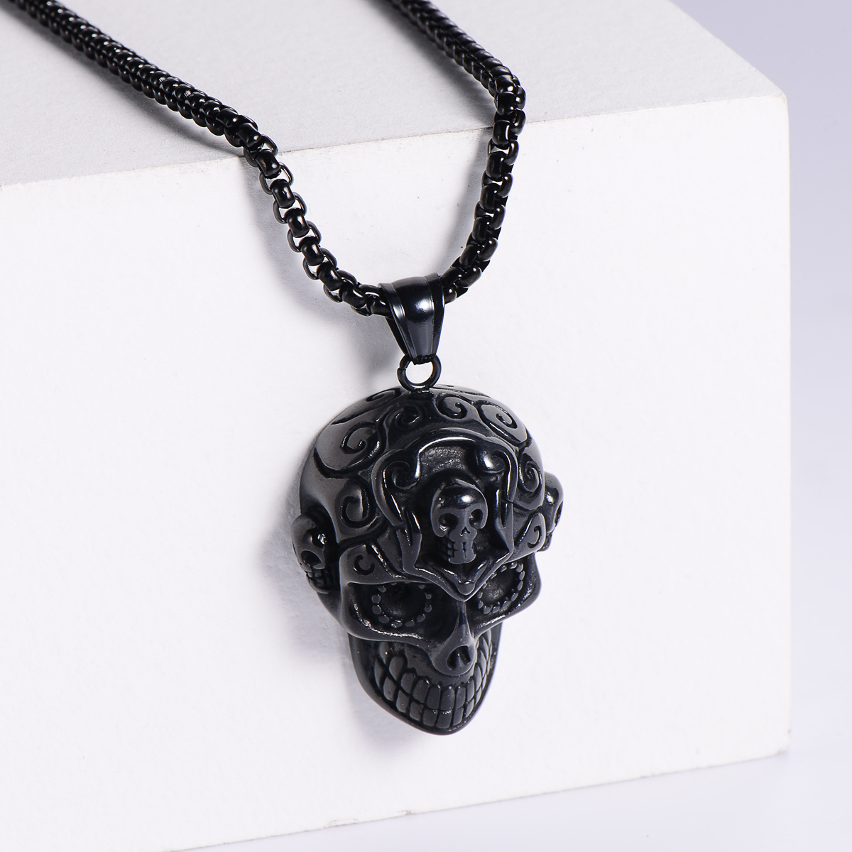 【Black】with chain pendant