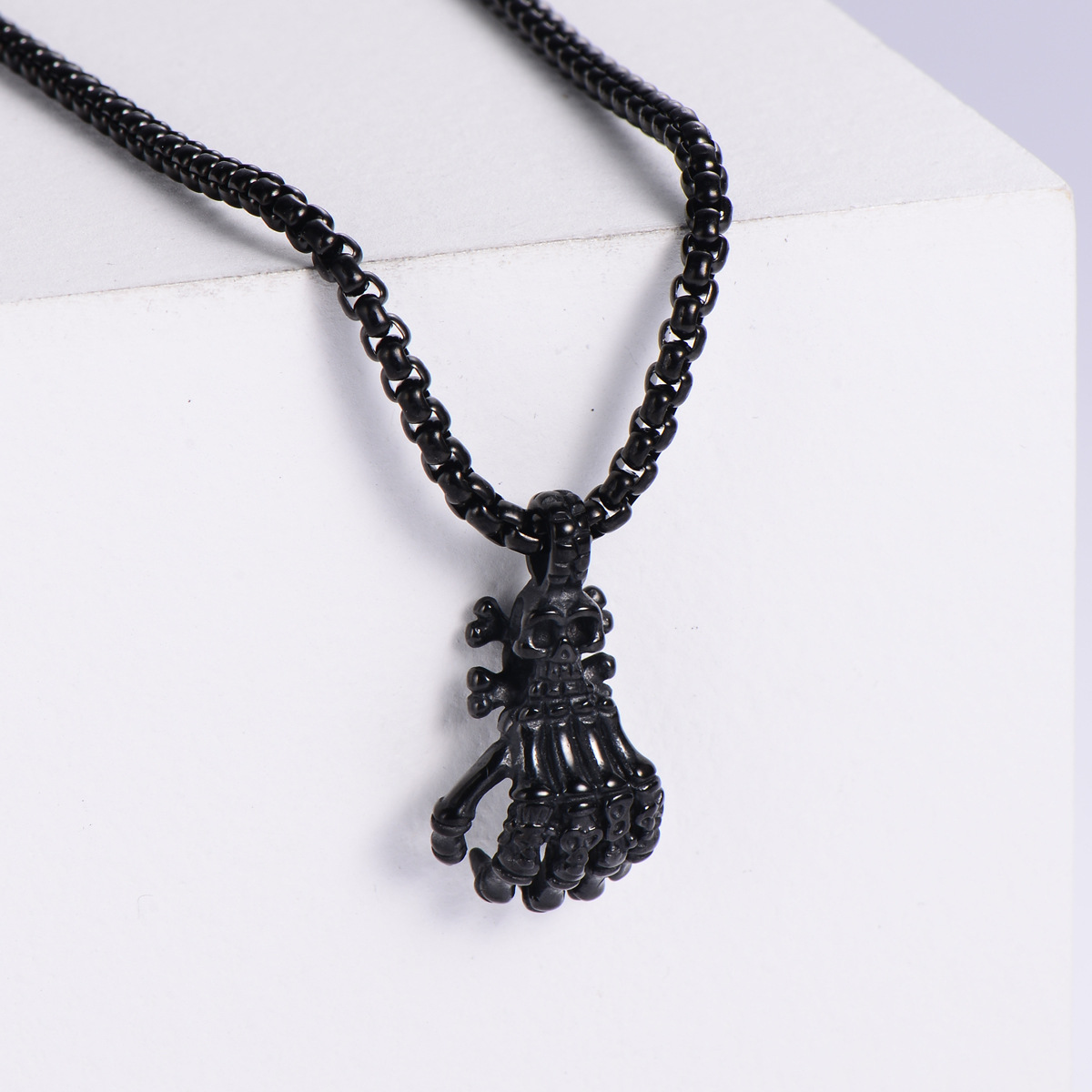 【Black】with chain pendant