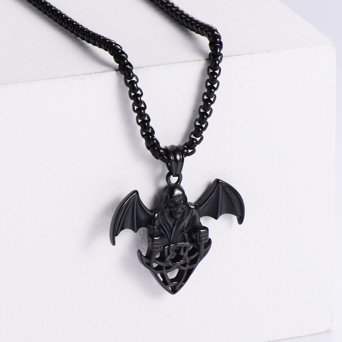 6:【Black】with chain pendant