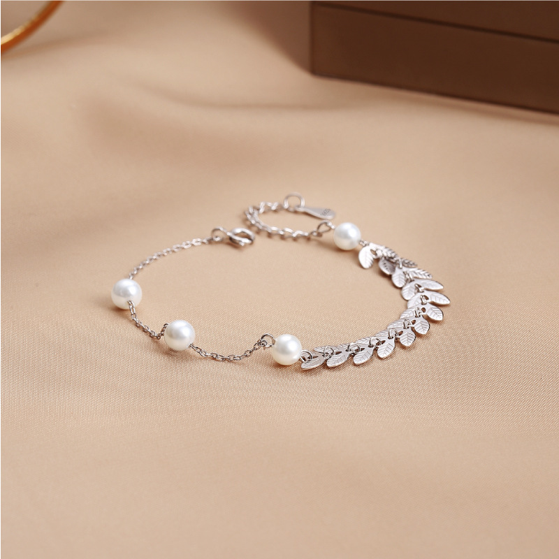 4:platinum color bracelet 16cm