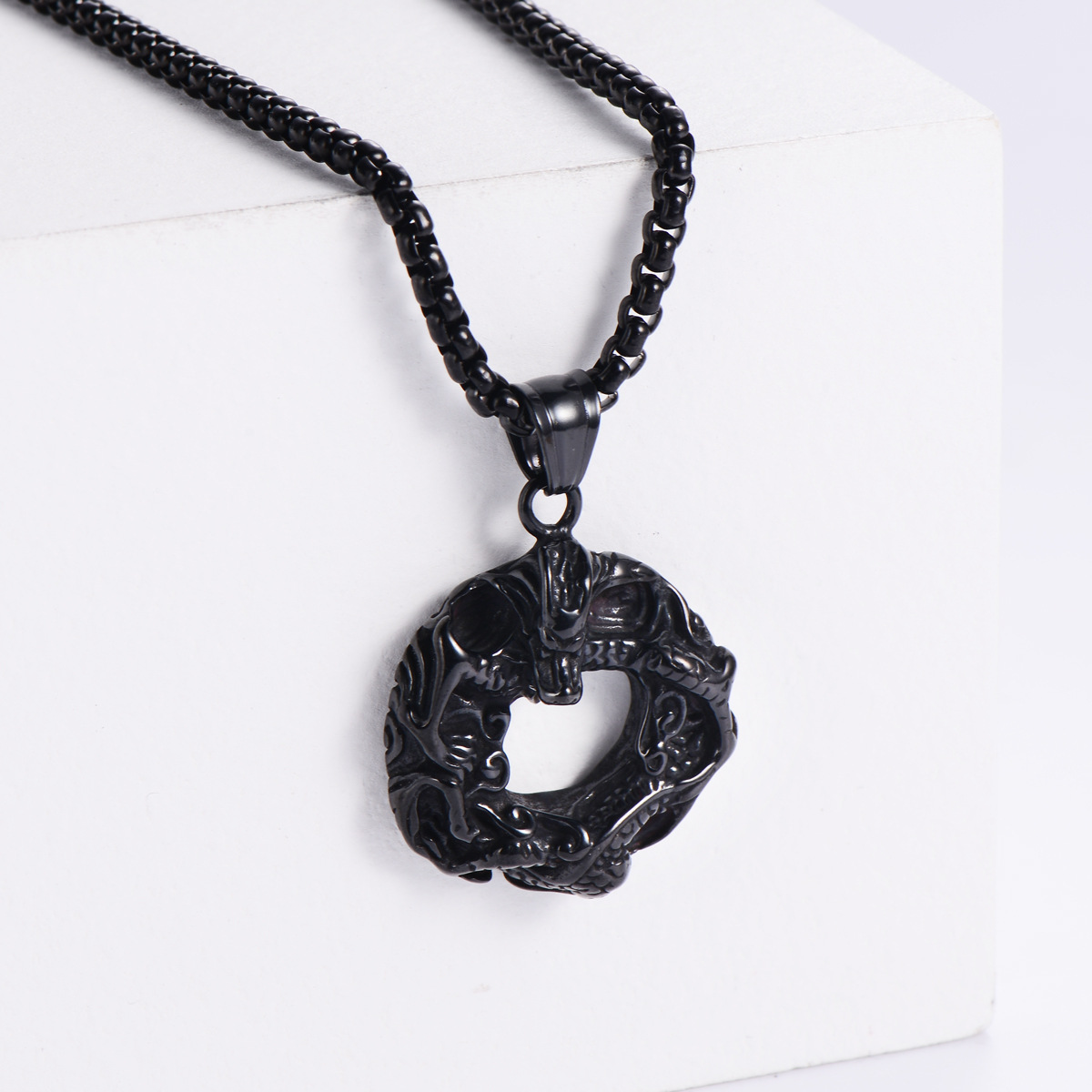 6:【Black】with chain pendant