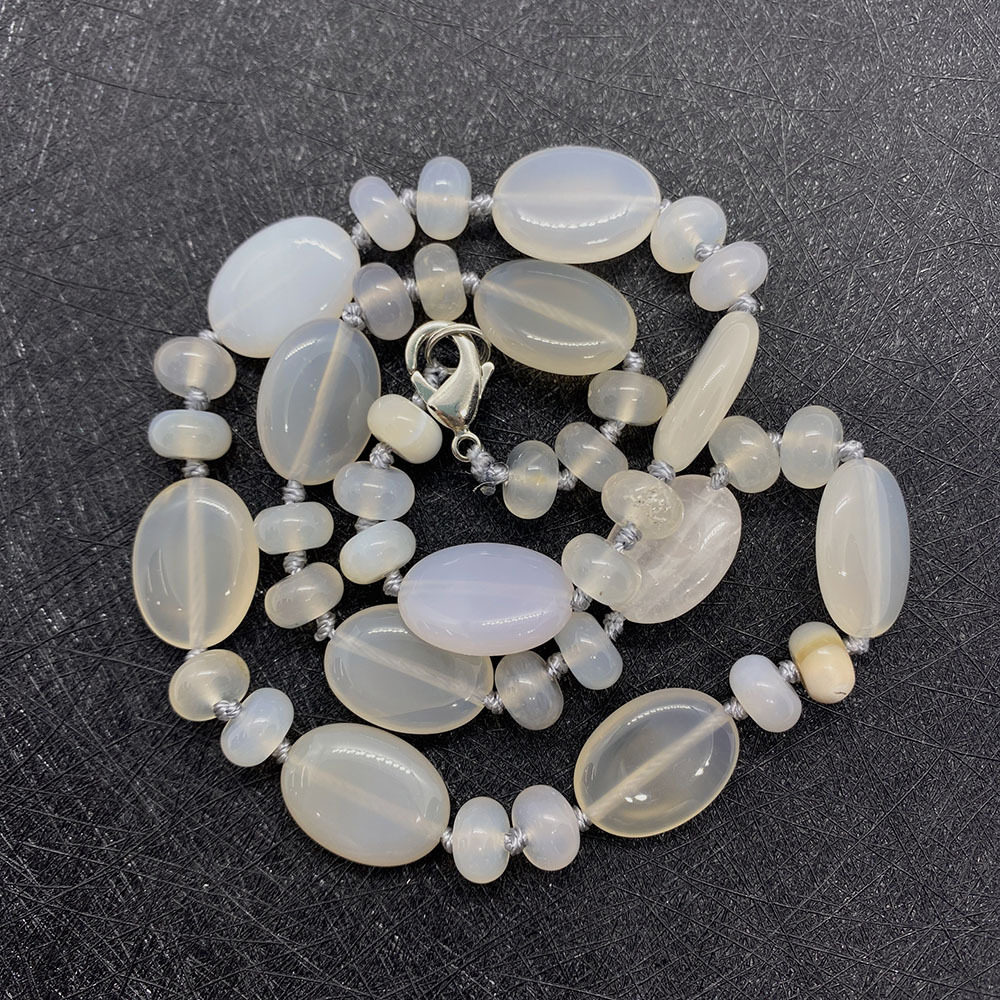 32:white agate