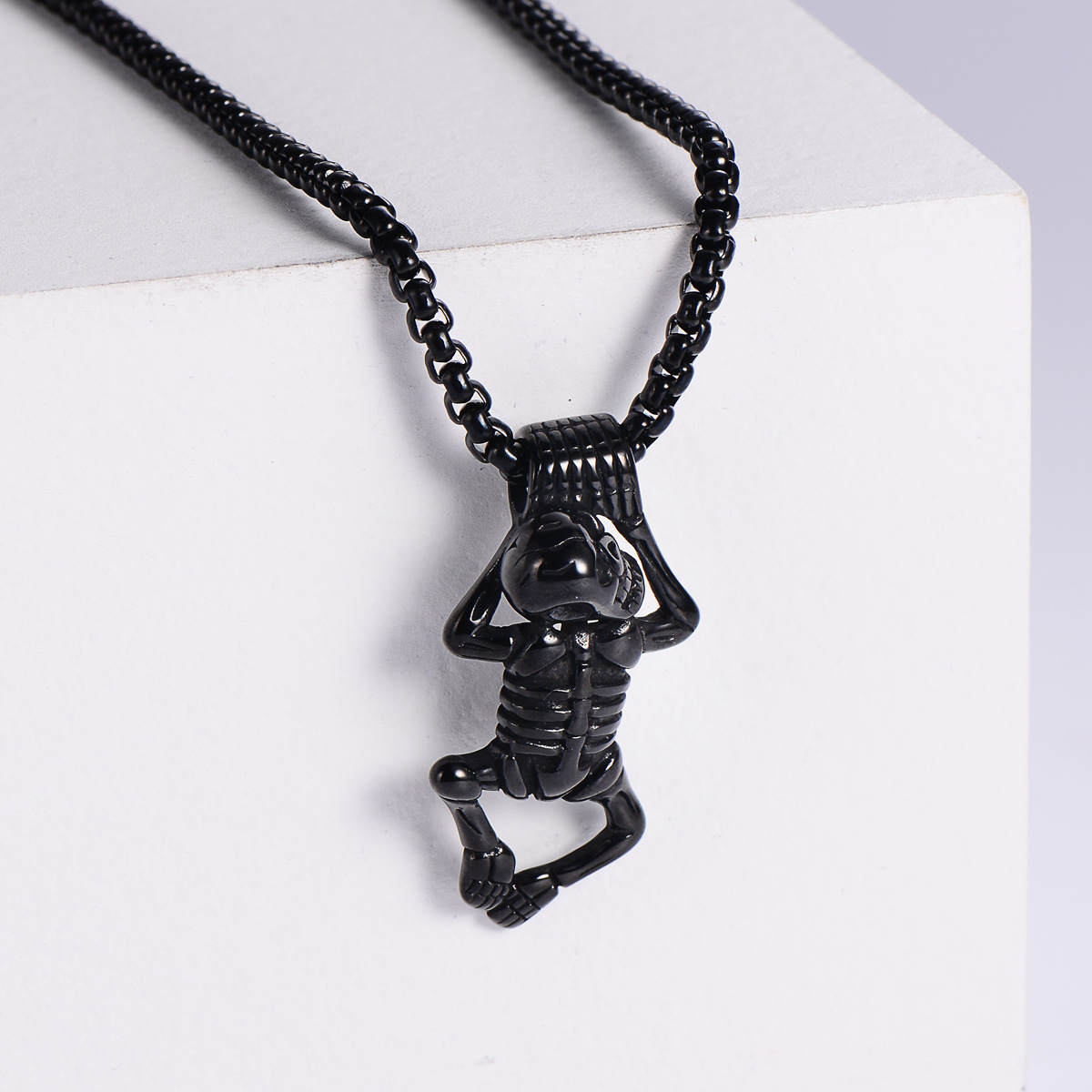 【Black】with chain pendant