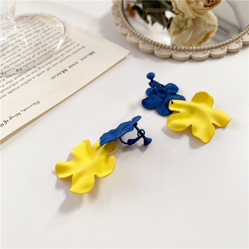 Yellow screw ear clamp