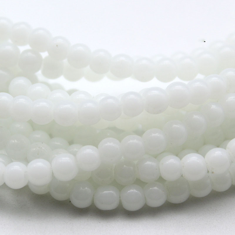 white jade 4mm (100 pieces)