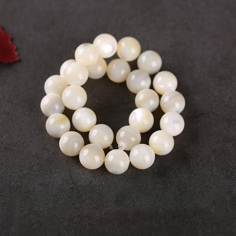 Natural white scallops 11.5mm, 36 pcs/stripe