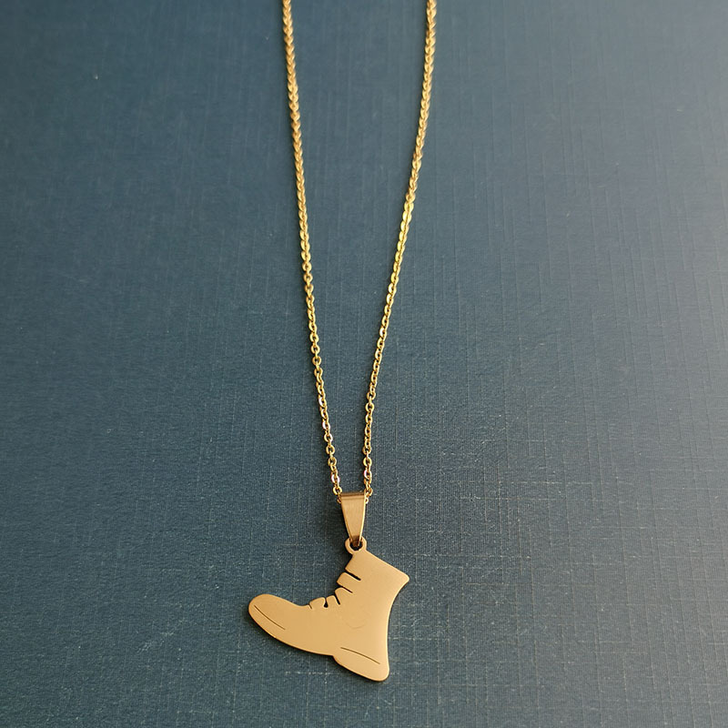 Gold Pendant + O Chain