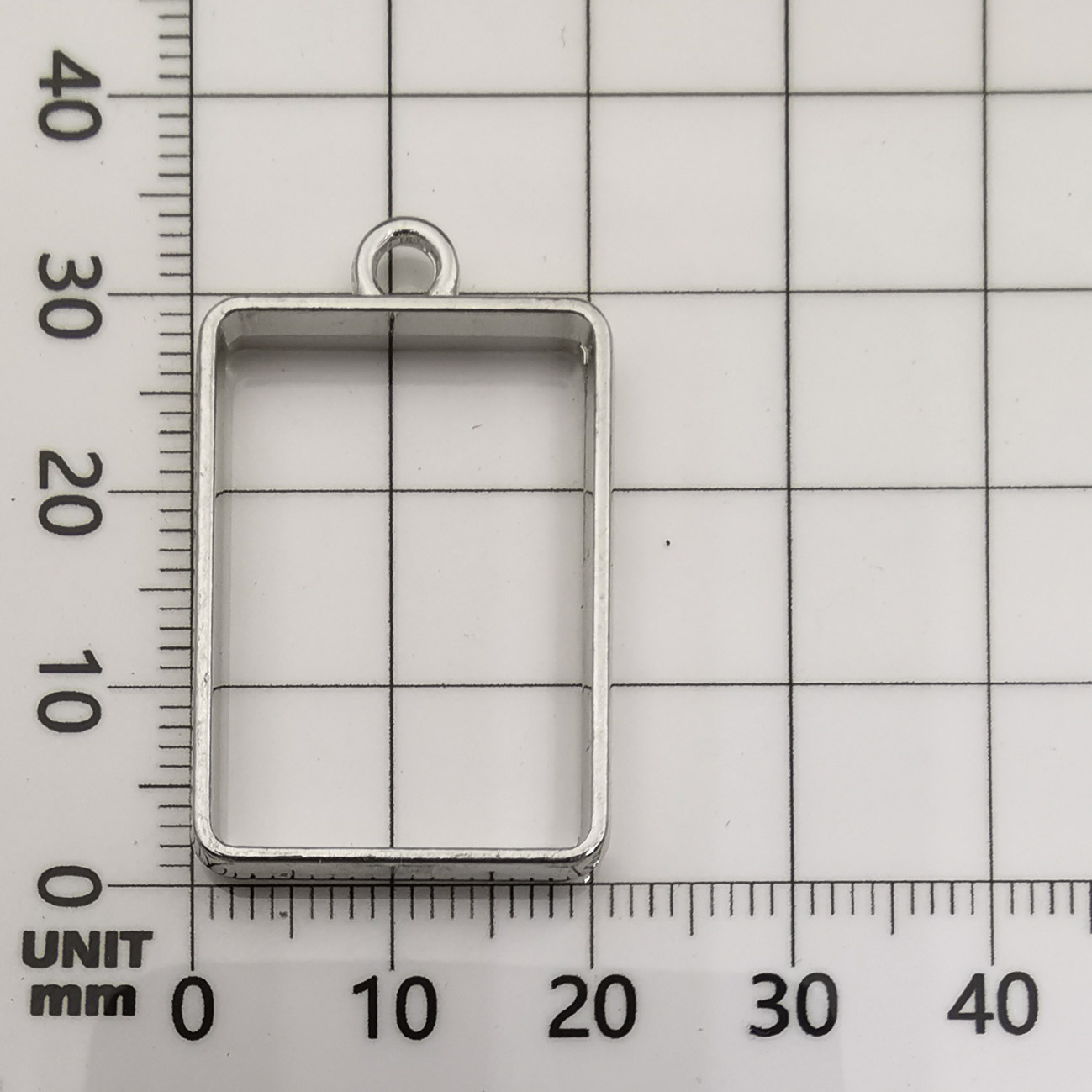 11:White K small rectangle 21x30mm