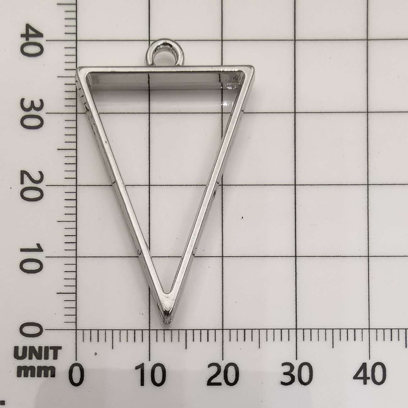 17:White K triangle 25x35mm