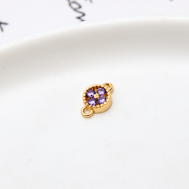 Violet four-leaf flower 6x10mm