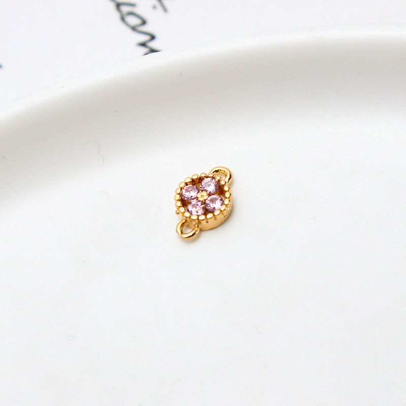 Pink four-leaf flower 6x10mm