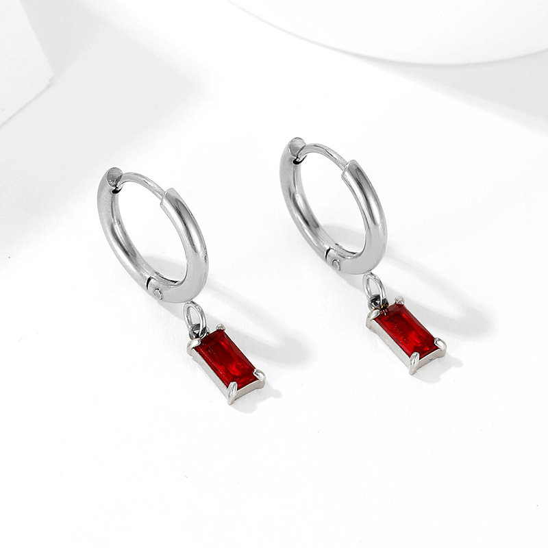 4:DEG404 White Gold   Red Zircon