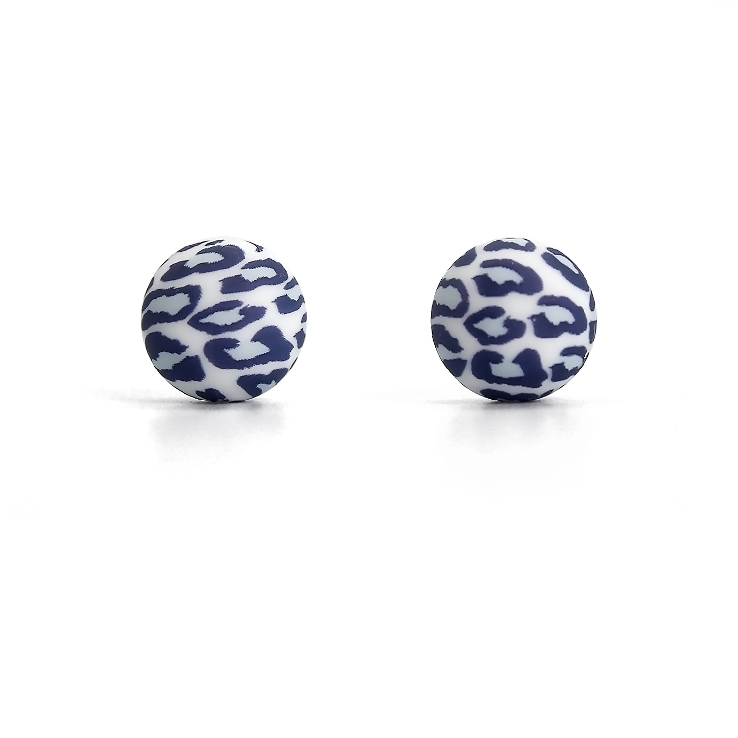 5:81. White and blue leopard print