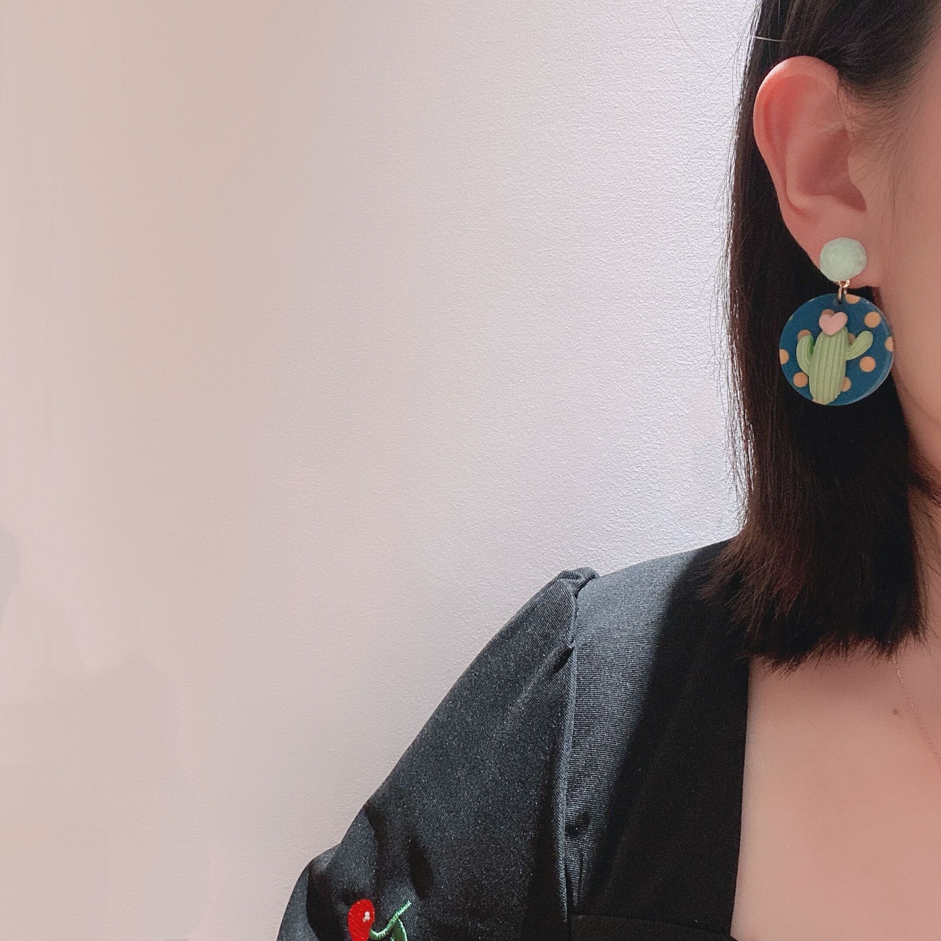 Cushion ear clip