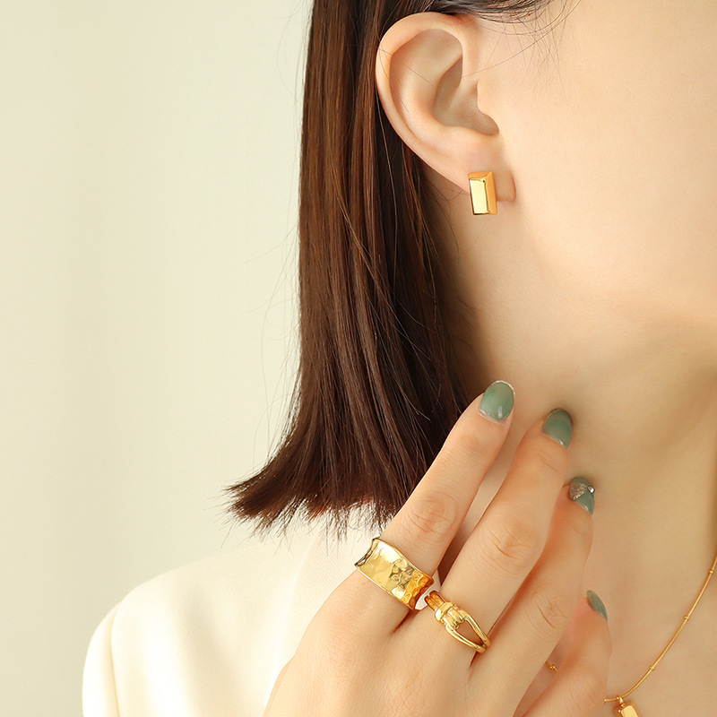 gold earrings