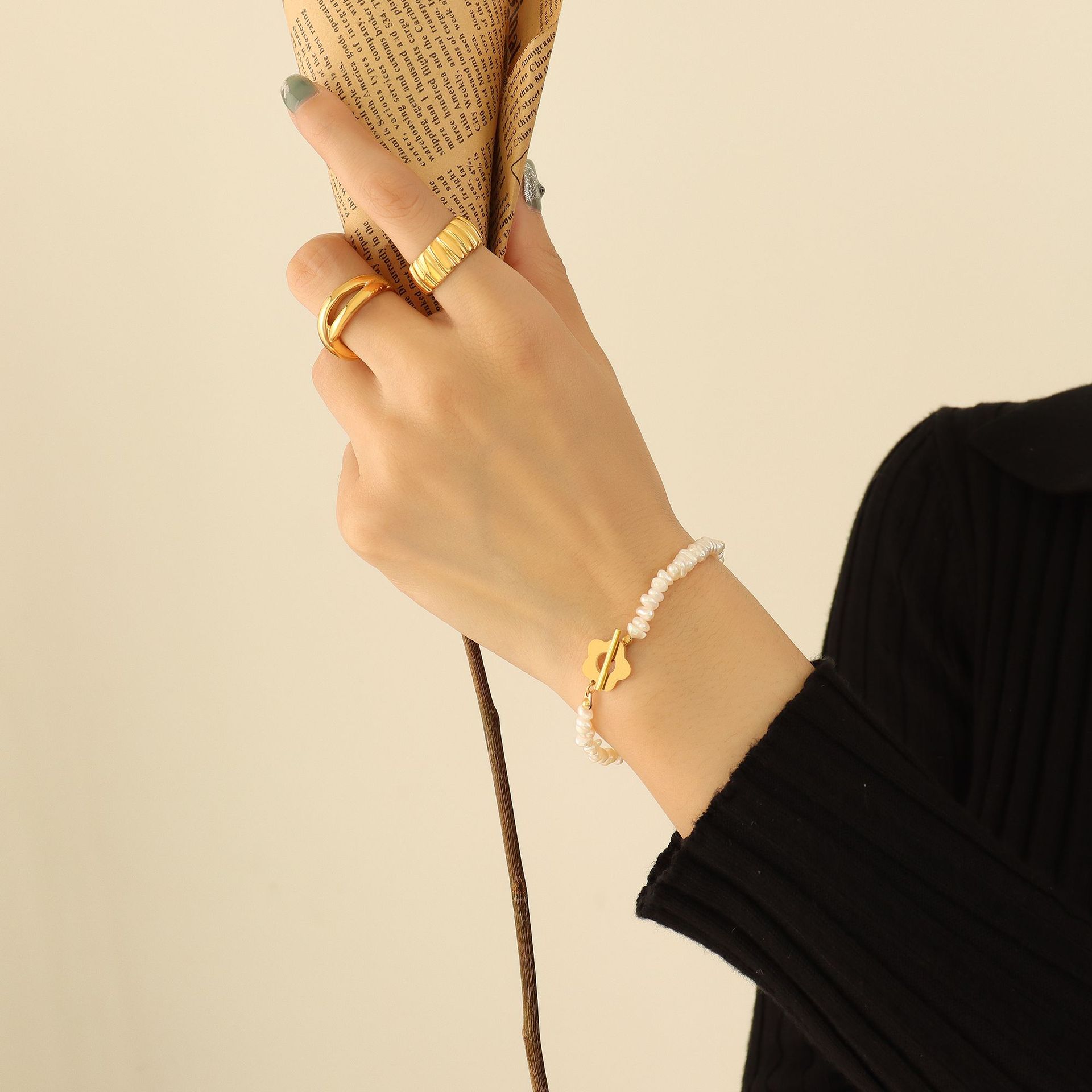 E158- Gold Bracelet -17cm