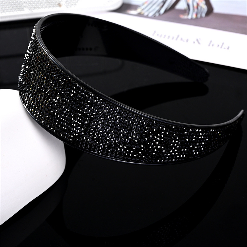 16 rows of diamonds monochrome [black diamonds]