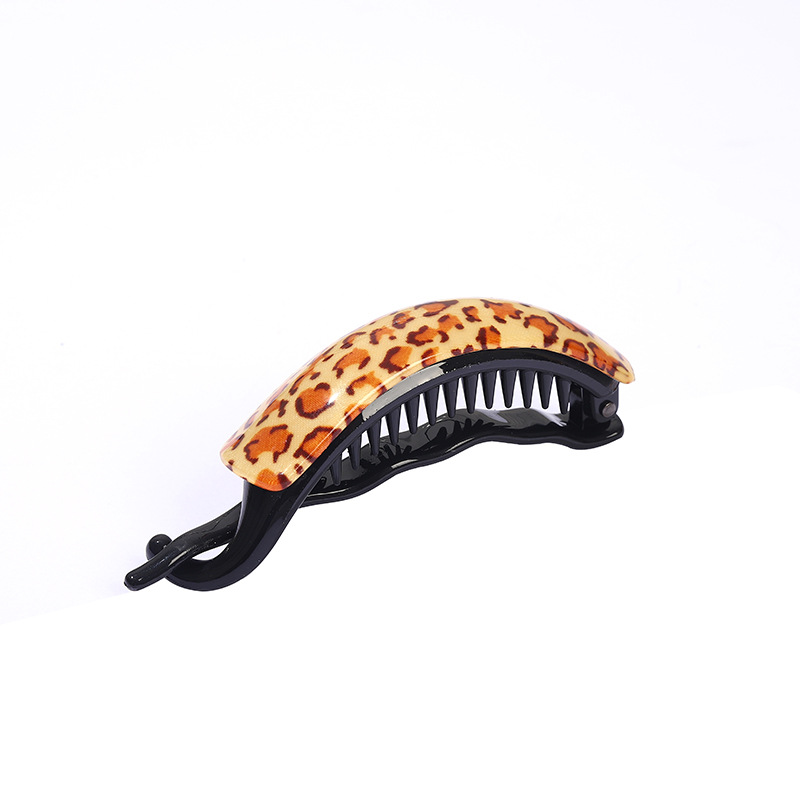 8:Twist clip -- light leopard print