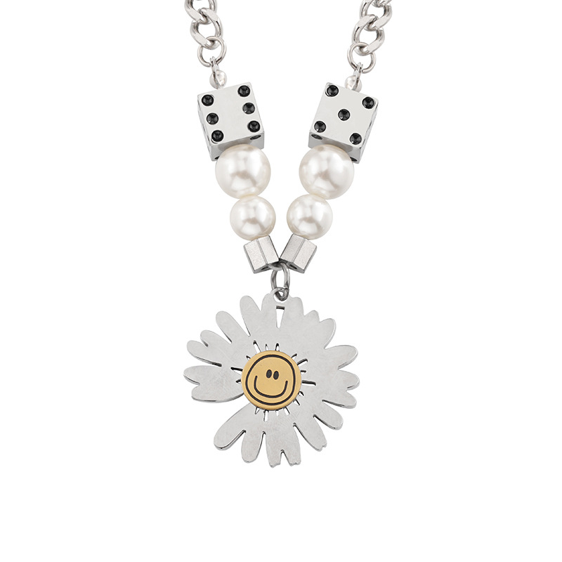 Daisy Necklace