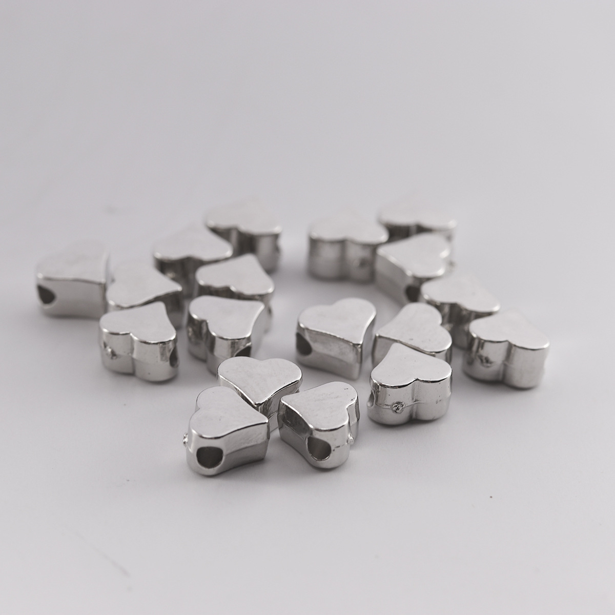 6:Silver heart-shaped hole bead 5.5x5.8mm, 1.5mm