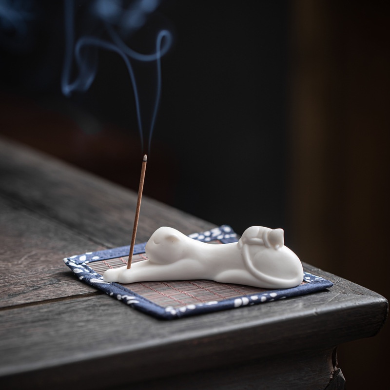 Little Lazy Cat Incense Pen Holder White 10*3.5 *3