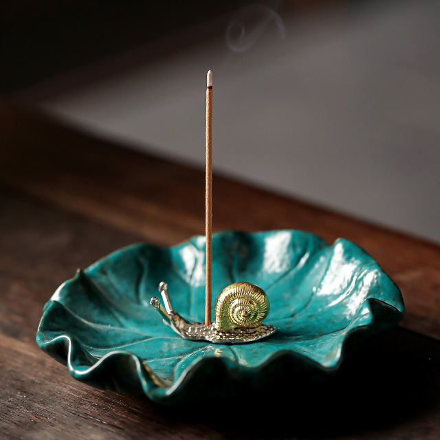 8:Lotus Leaf Dark Green   Golden Snail Incense Insert