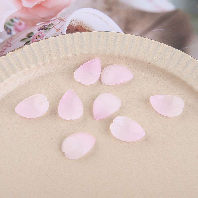 8:8# Light pink lily petals 13x17mm