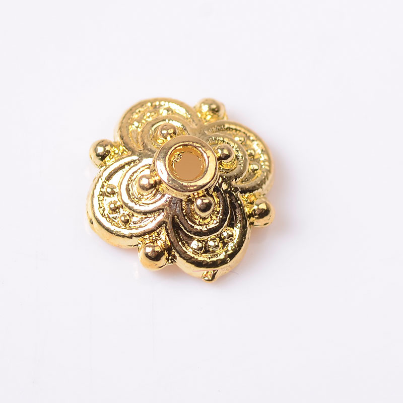 18K gold 8x8mm