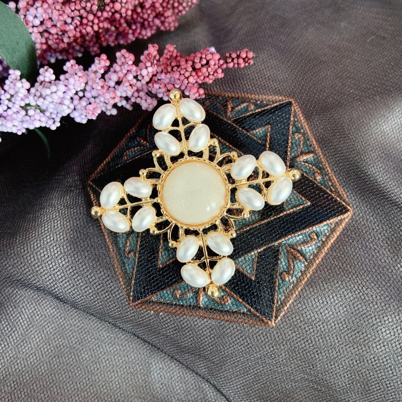 1:Brooch 4.5cm