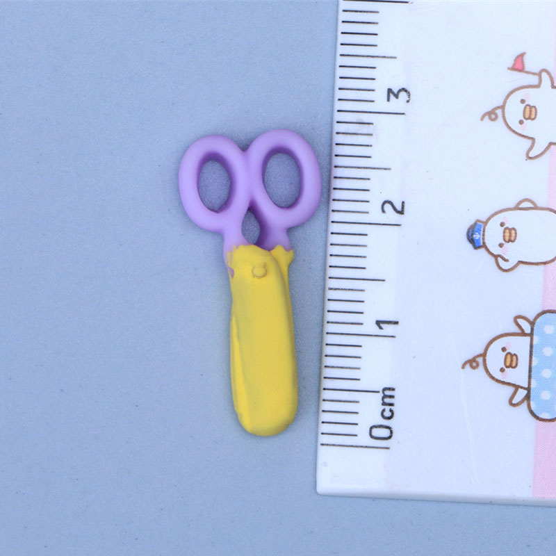 Small scissors [purple yellow]