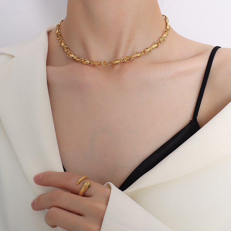 2:P217 Gold Necklace 39cm