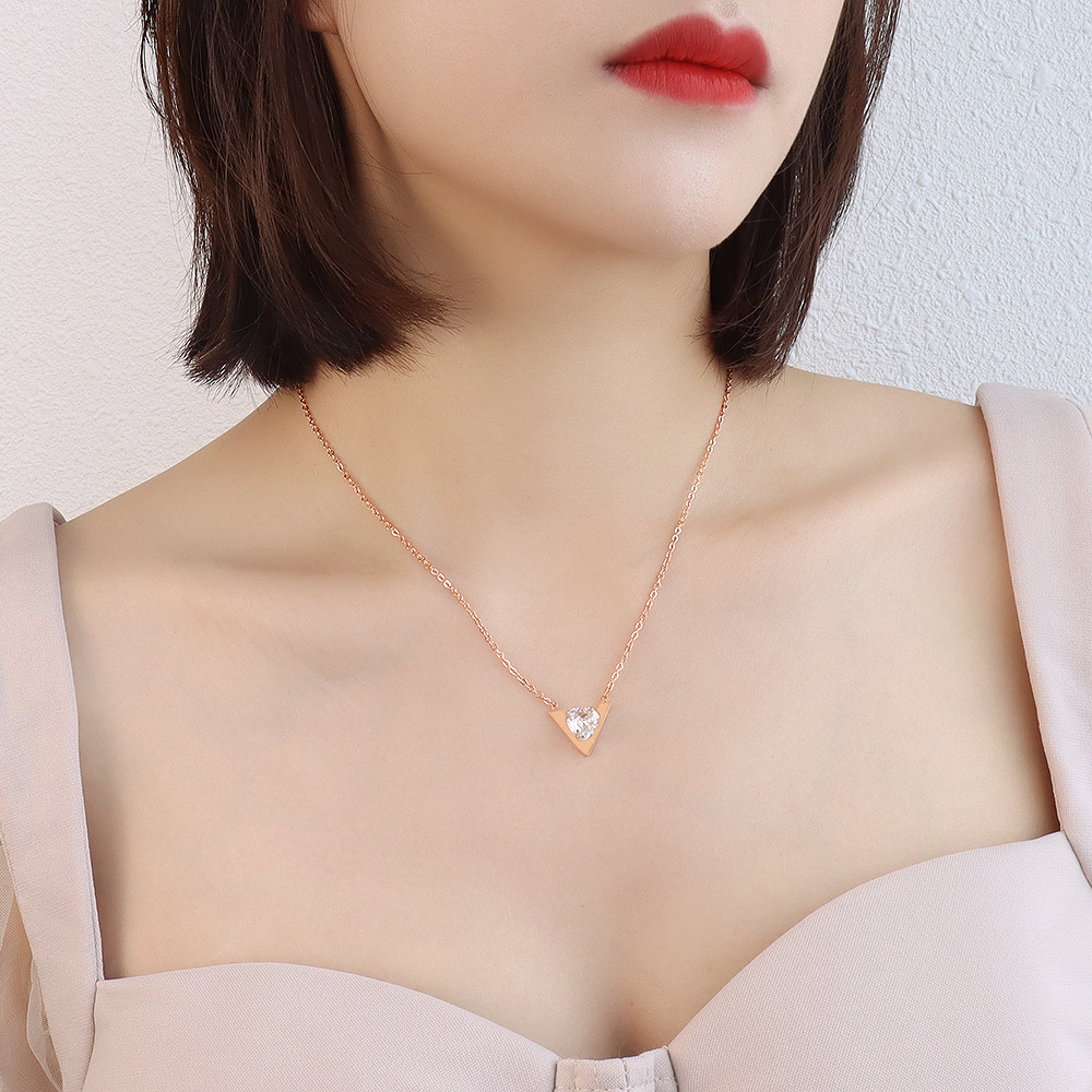 1:P203 Rose Gold White Diamond Necklace