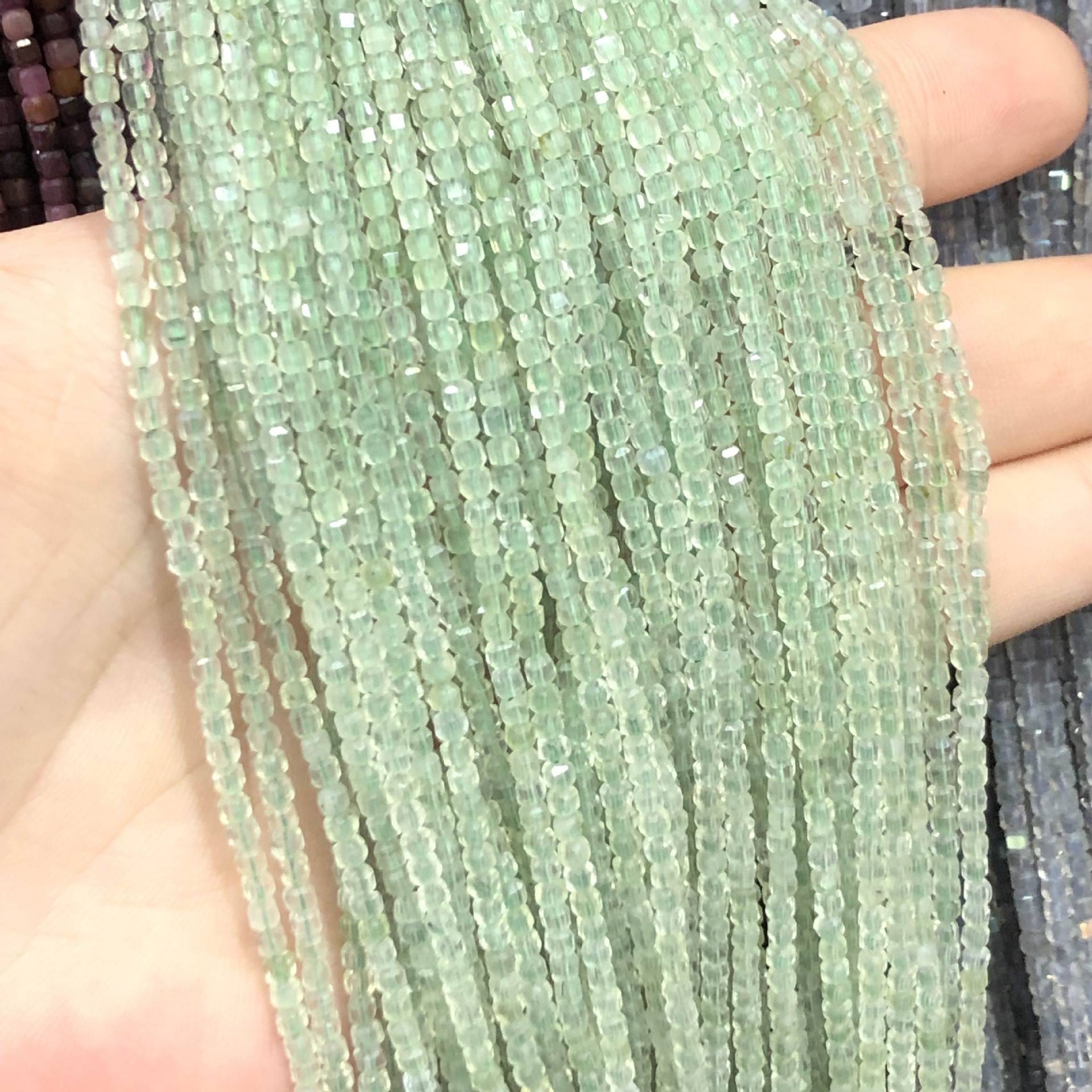 25 Prehnite