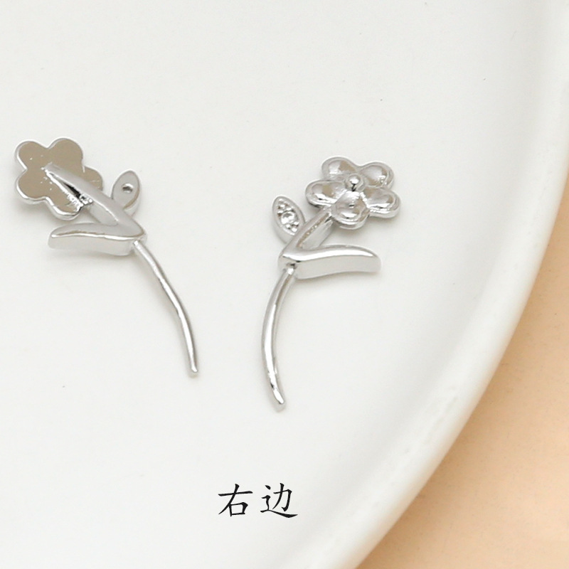 7:7# Flower White Gold Right 10x12mm