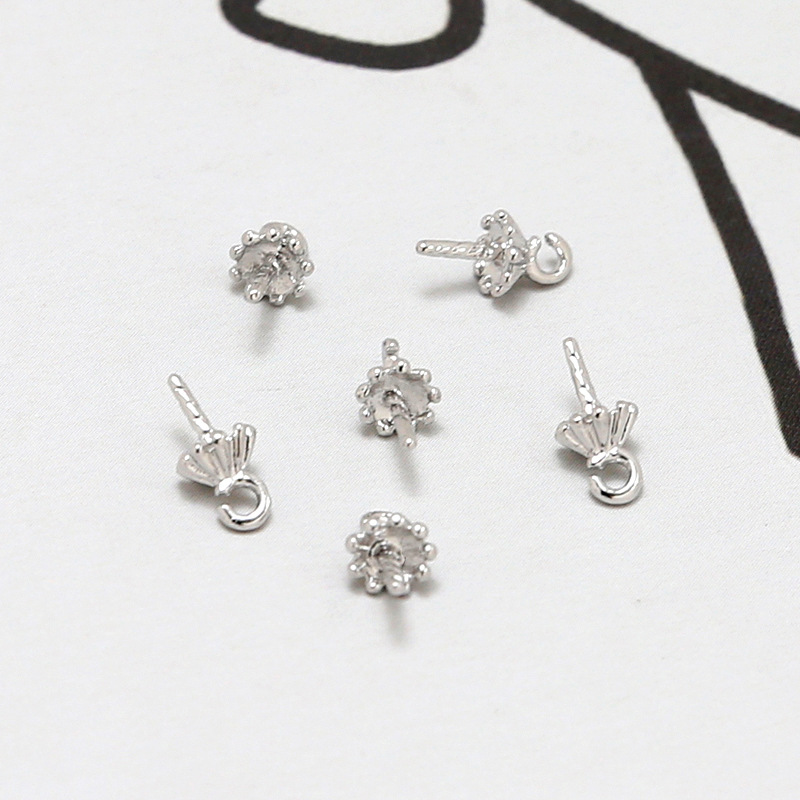 11:11# medium flower shape white k 4x5mm