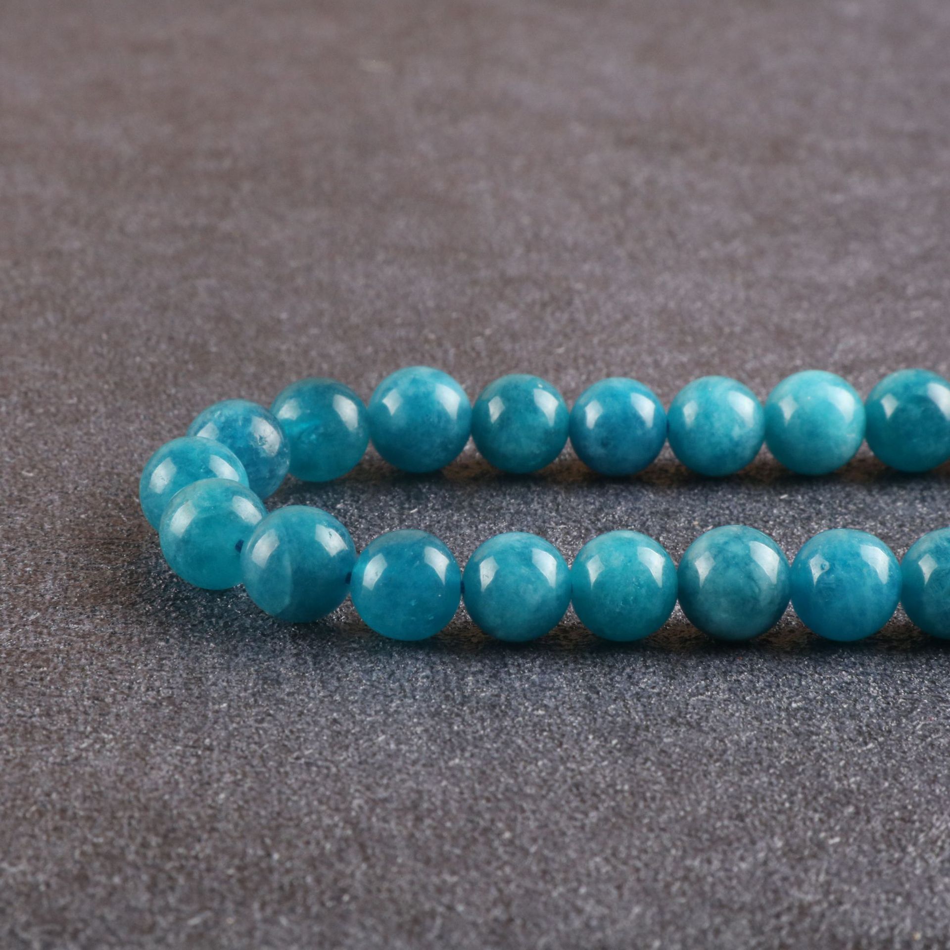 Apatite 8mm (47pcs/strand)