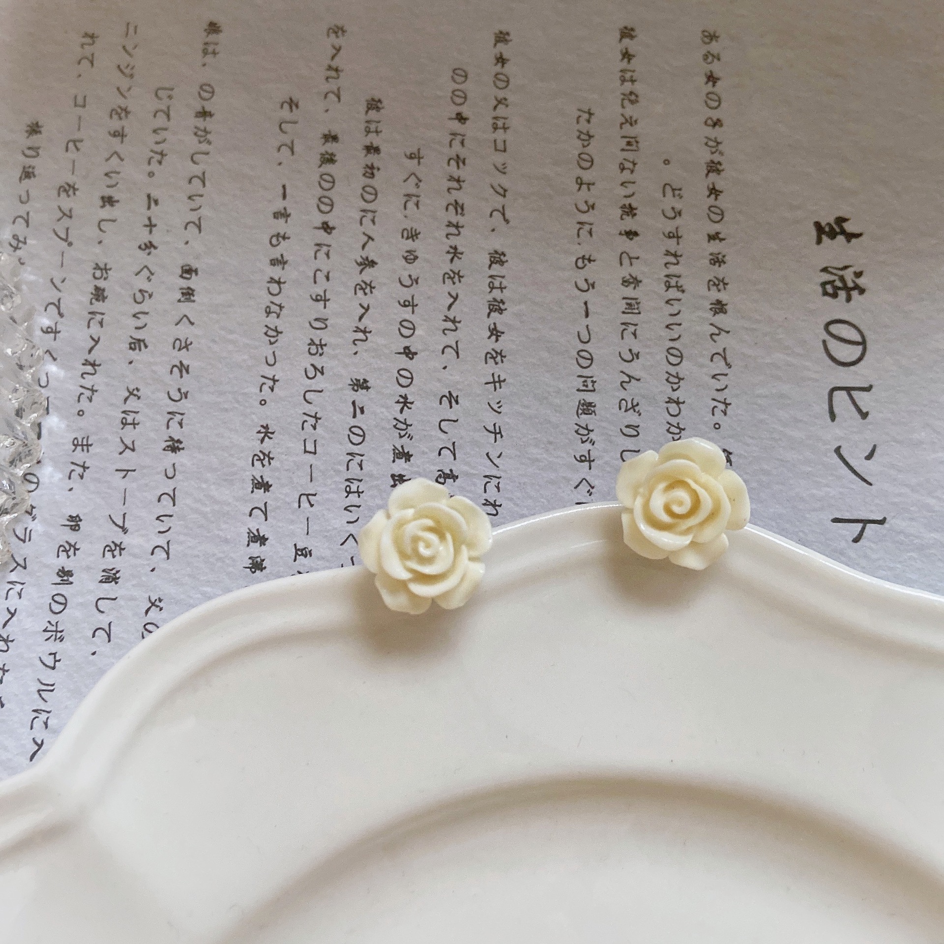 Cream rose ear clip