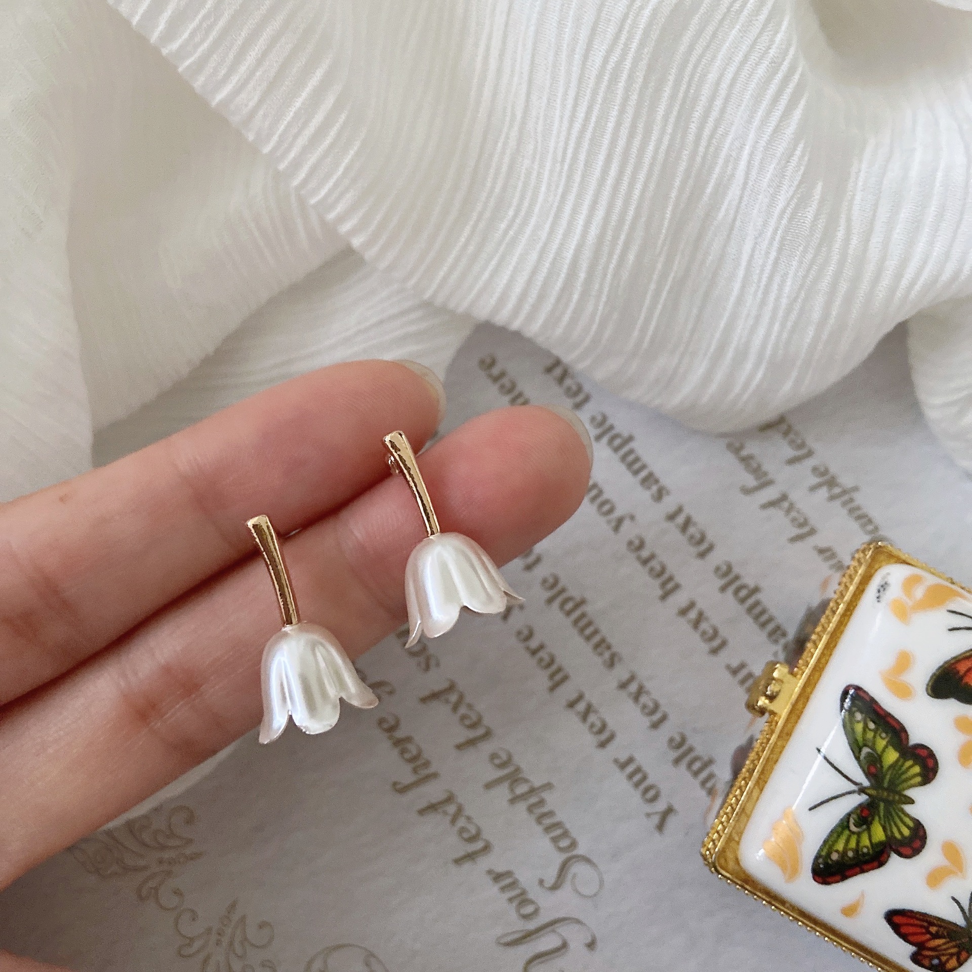 Lily Triangle Ear Clip