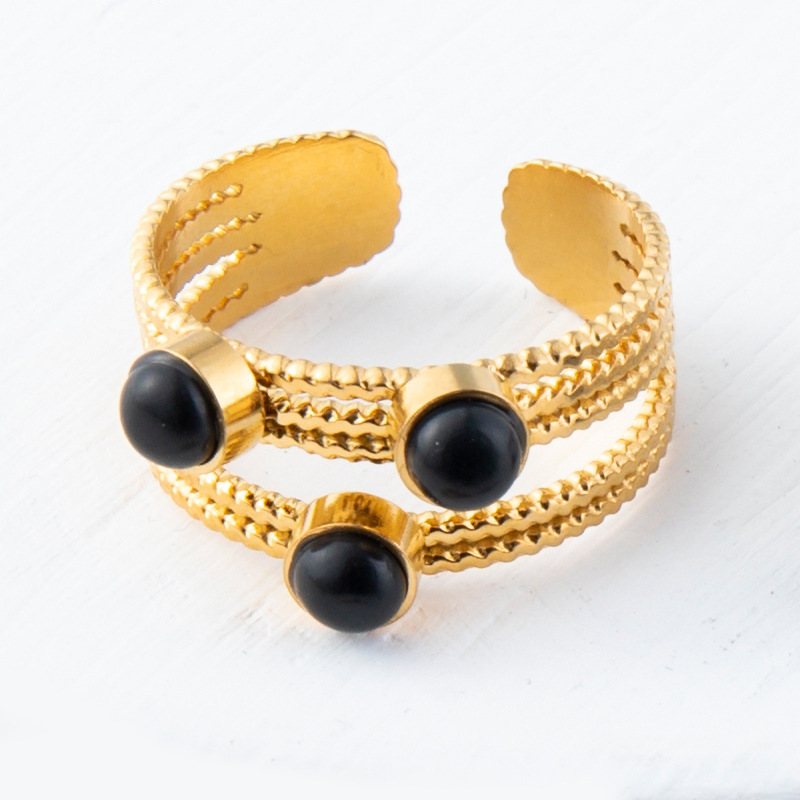 golden three stone black